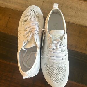 Infinity flyte cheer shoes size 5